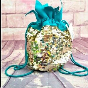 NWOT Cat & Jack Girls Pineapple
Drawstring Mini Backpack with Gold Sequins